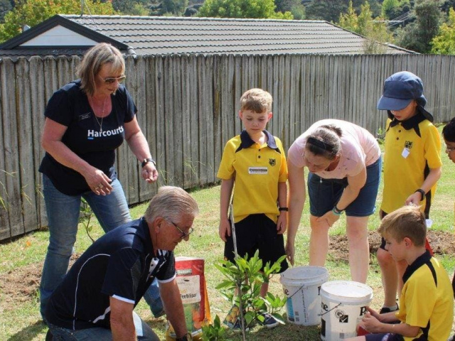 Gary & Lucy - Albany Primary School Orchard Sponsors
